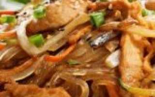 Как приготовить фунчозу с курицей и овощами