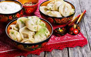 Пельмени в горшочке с грибами
