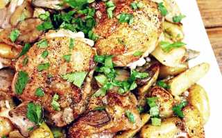 Картофель с курицей и грибами в духовке с чесноком